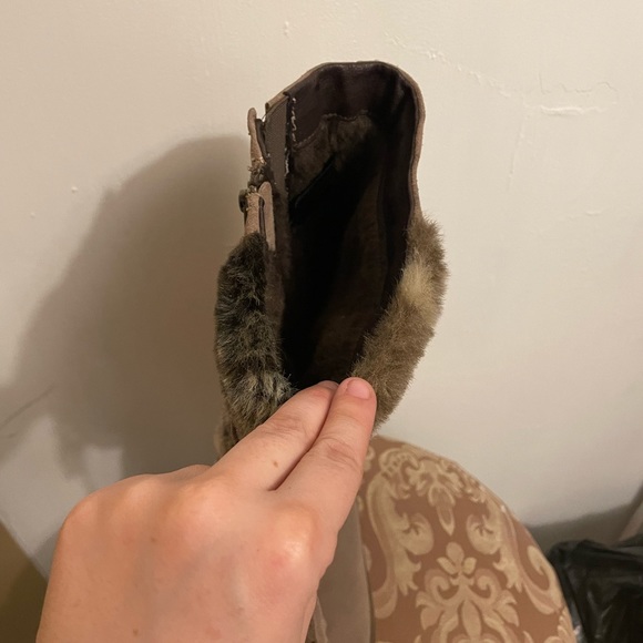 Wanderlust Tan Suede Boots Faux Fur side zipper  / Size 8.5 / good condition - Picture 6 of 6